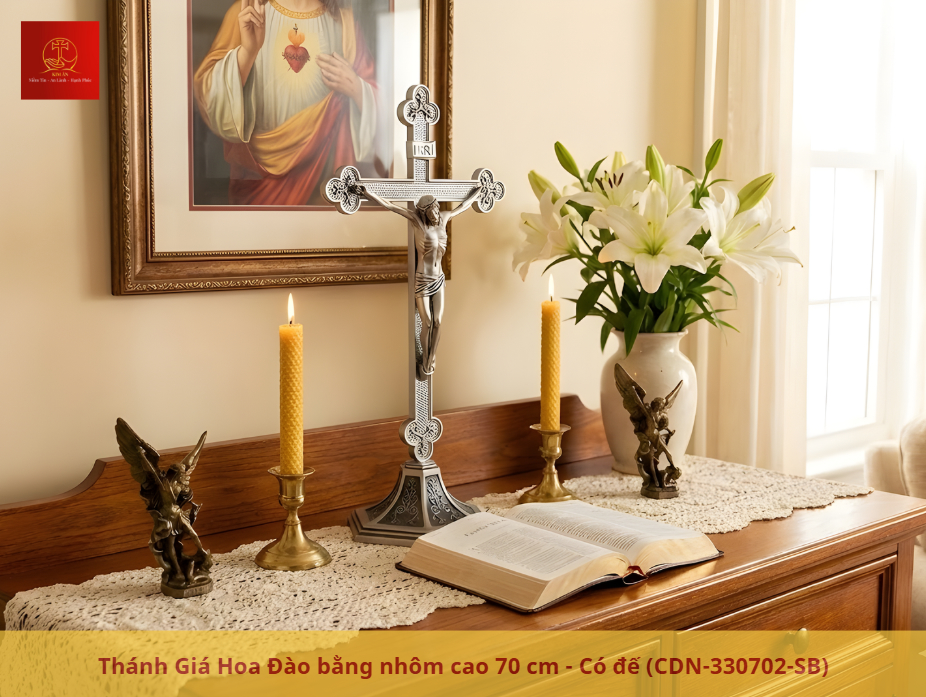 8-ban-tho-cong-giao Thánh Giá được chế tác với đường nét cân đối, sử dụng chất liệu Aluminum bền chắc