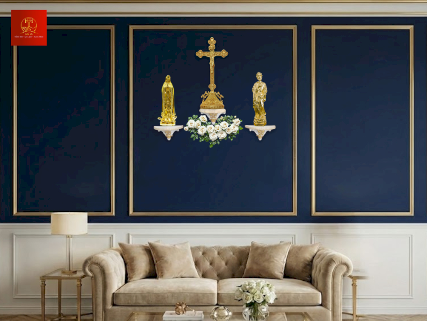 ban-tho-cong-giao-gom-thanh-gia-hoa-dao-tuong-duc-me-va-tuong-thanh-giuse Bàn thờ Công giáo gồm Thánh Giá hoa đào, tượng Đức Mẹ và tượng Thánh Giuse