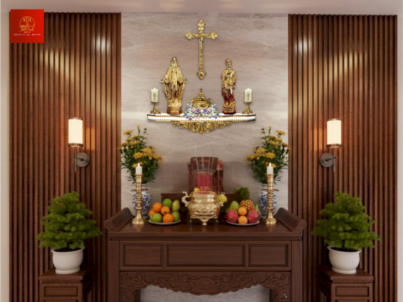 bo-tri-ban-tho-cong-giao-5-2-mau-bo-tri-ban-tho-cong-giao-trong-phong-tho-phong-cau-nguyen-11 Bàn thờ tam cấp phân bậc rõ, SFU-No.06 che chở gia đạo.