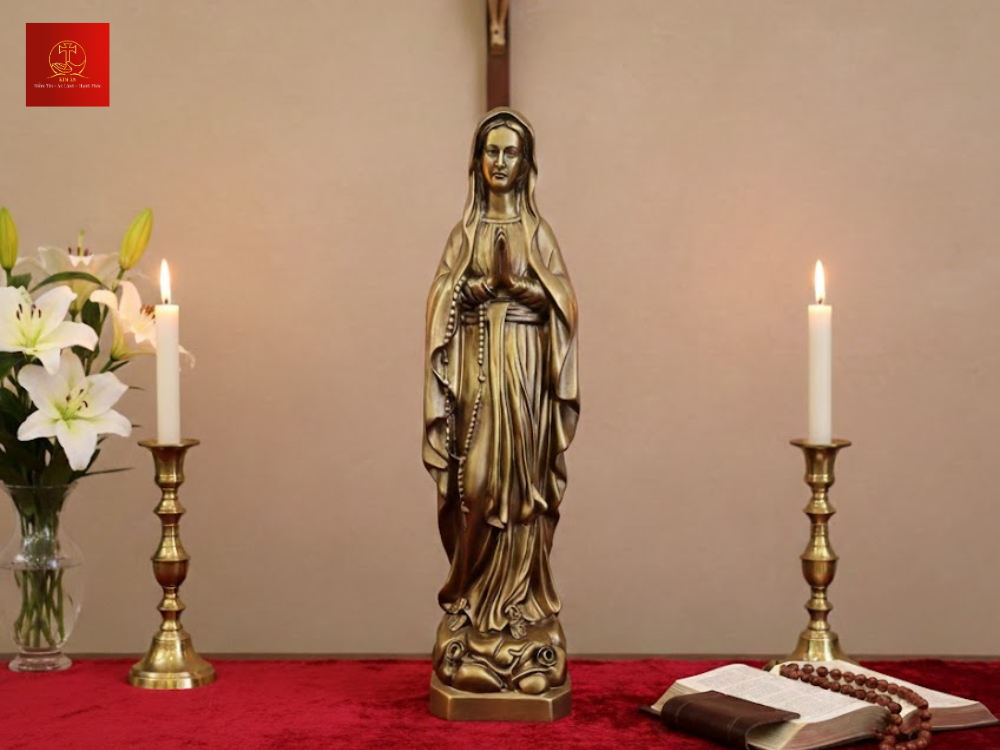 chat-lieu-dong-cao-cap-giup-tuong-me-lo-duc-ben-bi-qua-nhieu-thap-ky Chất liệu đồng cao cấp giúp tượng Mẹ Lộ Đức bền bỉ qua nhiều thập kỷ.