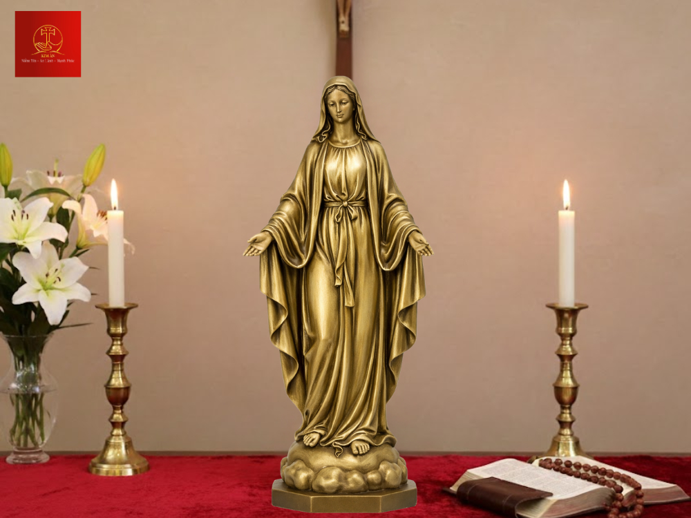 mau-ban-tho-duc-me-toi-gian-ket-hop-be-go-tu-nhien-boc-nhung-tao-cam-giac-thanh-thoat-cho-khong-gian-cau-nguyen Mẫu bàn thờ Đức Mẹ tối giản kết hợp bệ gỗ tự nhiên bọc nhung tạo cảm giác thanh thoát cho không gian cầu nguyện