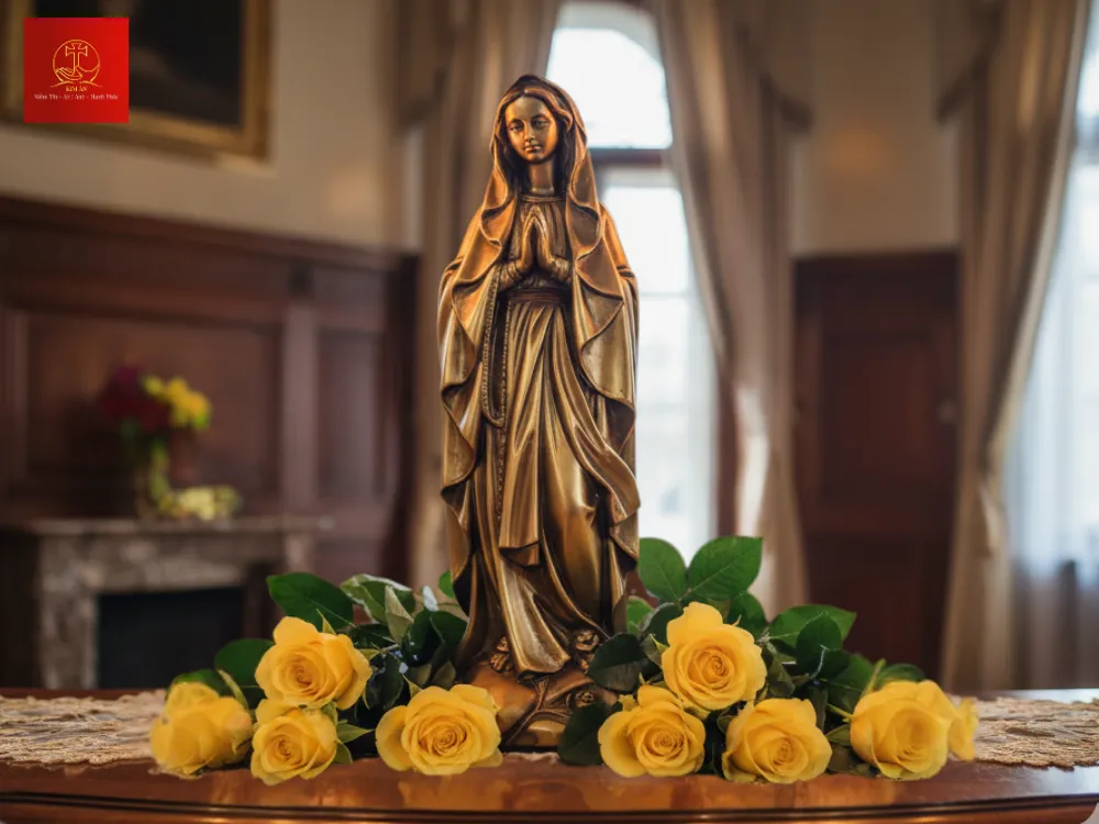 me-lo-duc-dung-trang-nghiem-chap-tay-cau-nguyen-cung-trang-chuoi-man-coi_a2d7c26d-2865-4b85-a451-03454276a211 Mẹ Lộ Đức đứng trang nghiêm chắp tay cầu nguyện cùng tràng chuỗi Mân Côi.