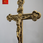 Thánh Giá Công Giáo Hoa Đào Có Đế 90 cm - Màu Cổ Điển