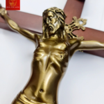 Thánh Giá Chúa Giêsu Bằng Gỗ Treo - Màu Cổ Điển