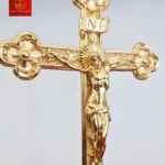 Tượng Thánh Giá Hoa Đào Có Đế Cao 42cm - Màu Gold