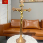 Thánh Giá Hoa Đào Bằng Inox (Có Đế)
