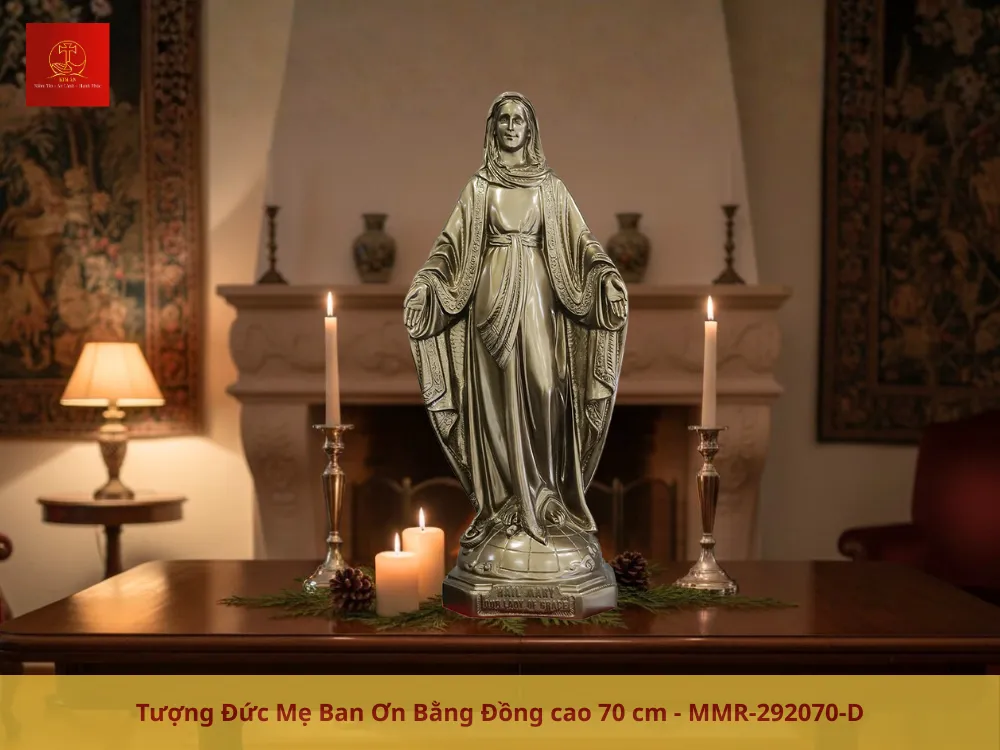 tuong-duc-me-ban-on-bang-dong-cao-70cm-mang-ve-dep-co-dien Tượng Đức Mẹ Ban Ơn bằng đồng cao 70cm mang vẻ đẹp cổ điển.