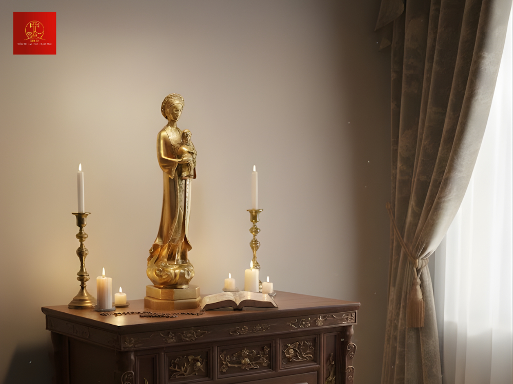 tuong-me-la-vang-tren-ban-tho-cong-giao-chuan-muc-va-trang-nghiem_efa58e12-272d-46a4-95ac-1f3ef98aedf9 Tượng Mẹ La Vang trên bàn thờ Công giáo chuẩn mực và trang nghiêm.